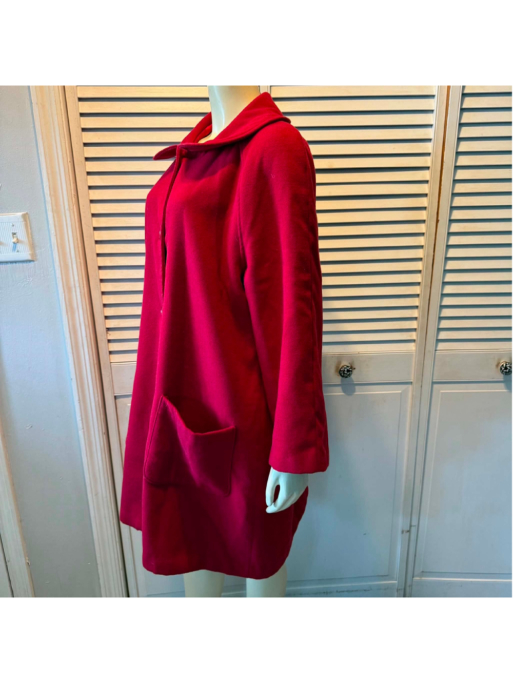 Women's Chilling Adventures of Sabrina Red Coat, Size 2X, Black Lining - Picture 3 of 12